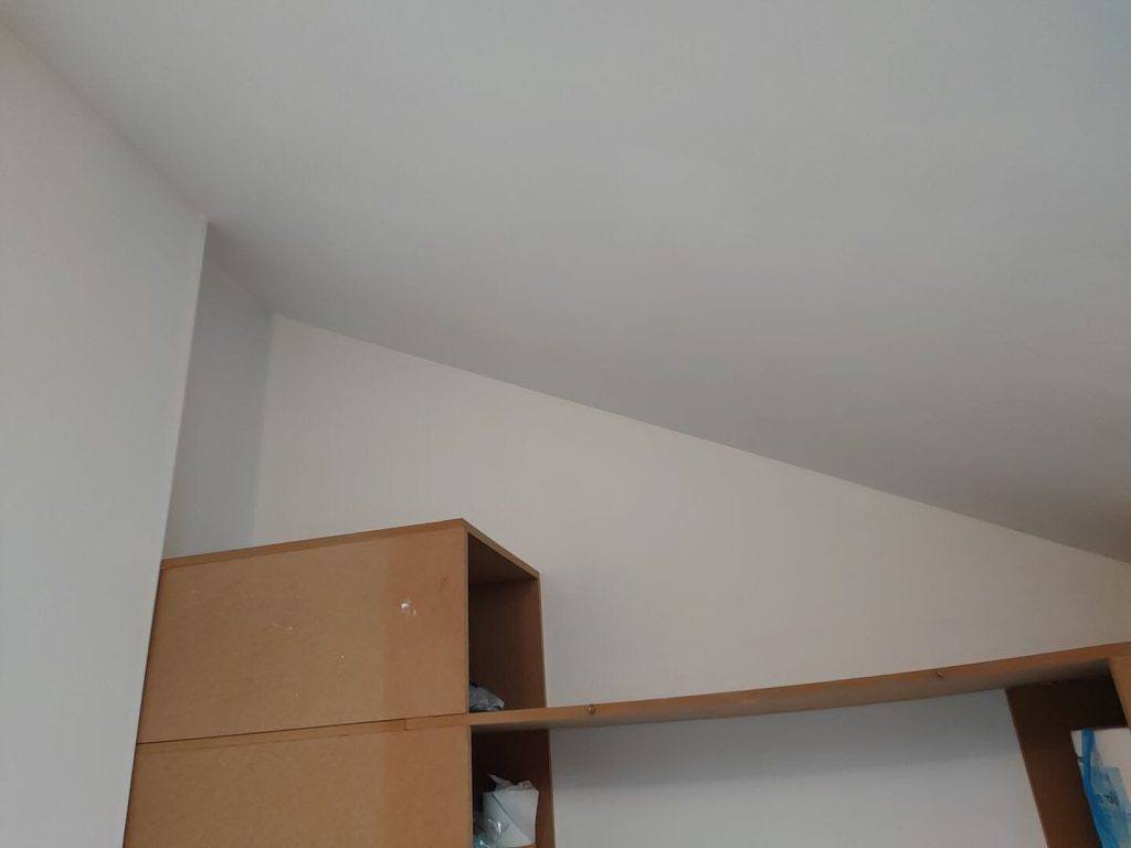 Ático con humedades pintado